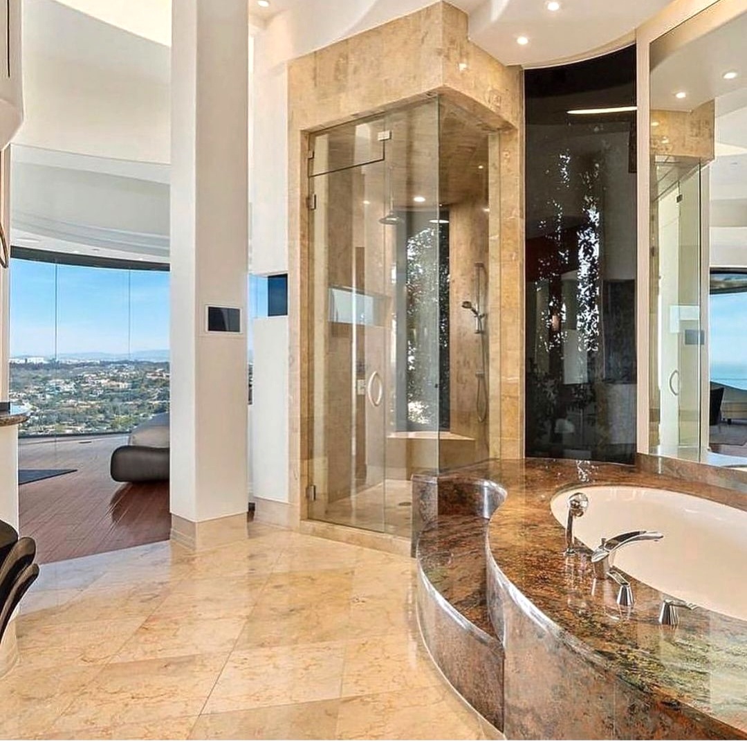 تمیز کاری و شستشوی کابین دوش